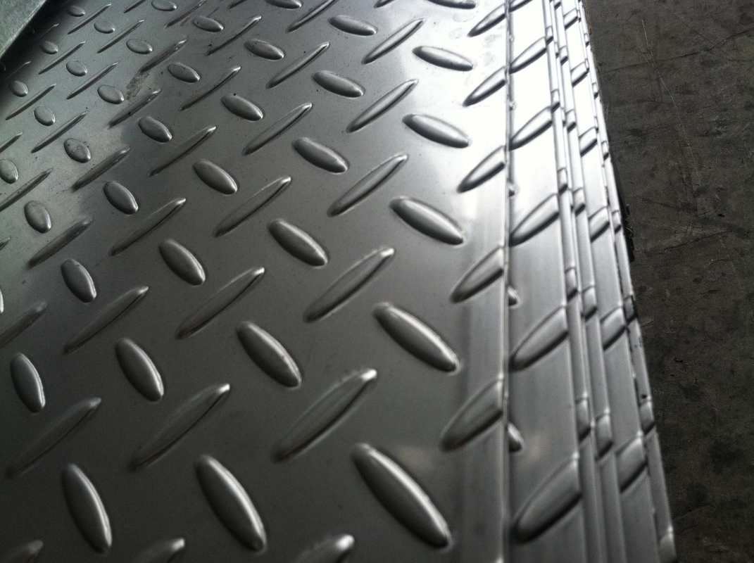Stainless Steel Checkered Plate 304 Decorative Stainless Steel Sheet 304 Checkered Plate 0 5 3mm