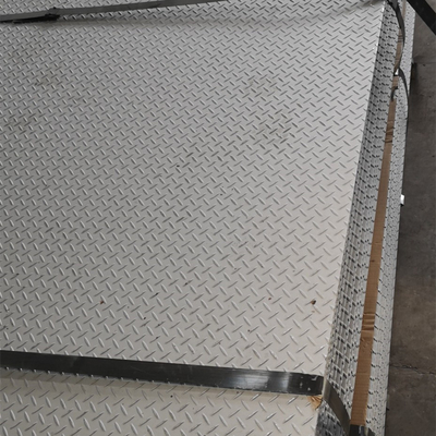 SUS304 Gray Metal Stainless Steel Plates With Diamond Pattern Garden Decoration