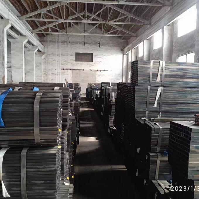 product-1-1 Carbon Steel Welded Rectangular Pipe ASTM A500 50*50*3mm Black ERW Square Tube 1